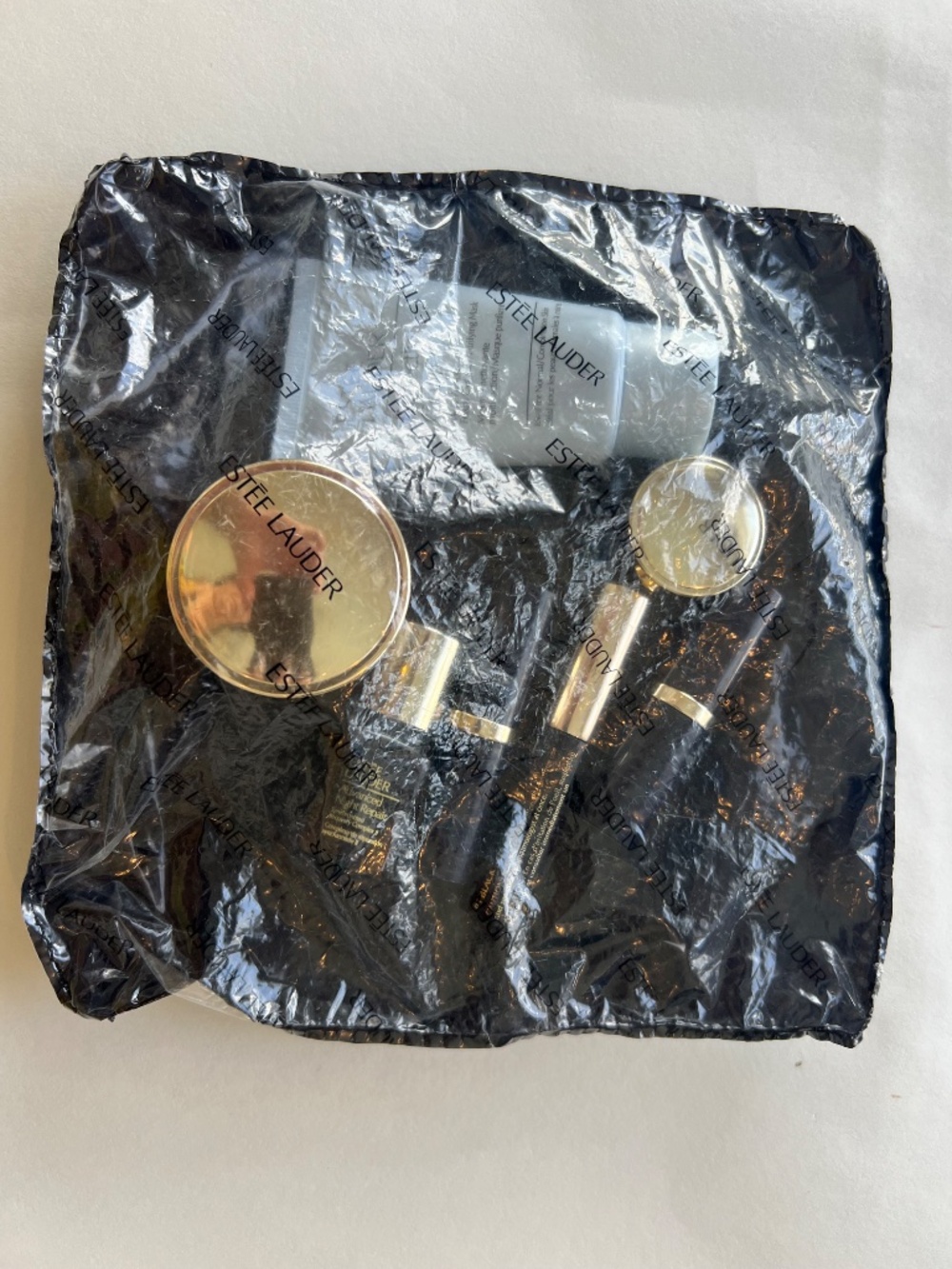 Estée Lauder 8pc Gift Set –New- Skincare & Makeup Collection - Picture 3 of 4